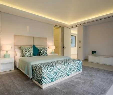 Sleeps 16 Pool Air Con T611659