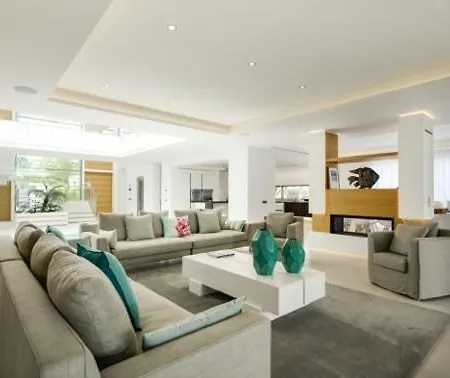 Villa Sleeps 16 Pool Air Con T611659