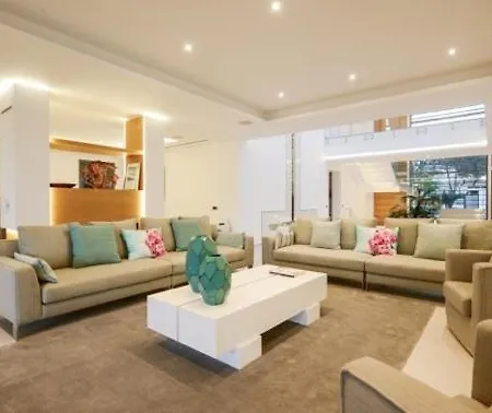 Sleeps 16 Pool Air Con T611659