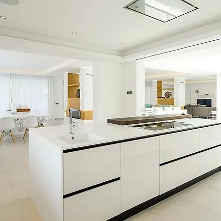 Sleeps 16 Pool Air Con T611659 Villa *